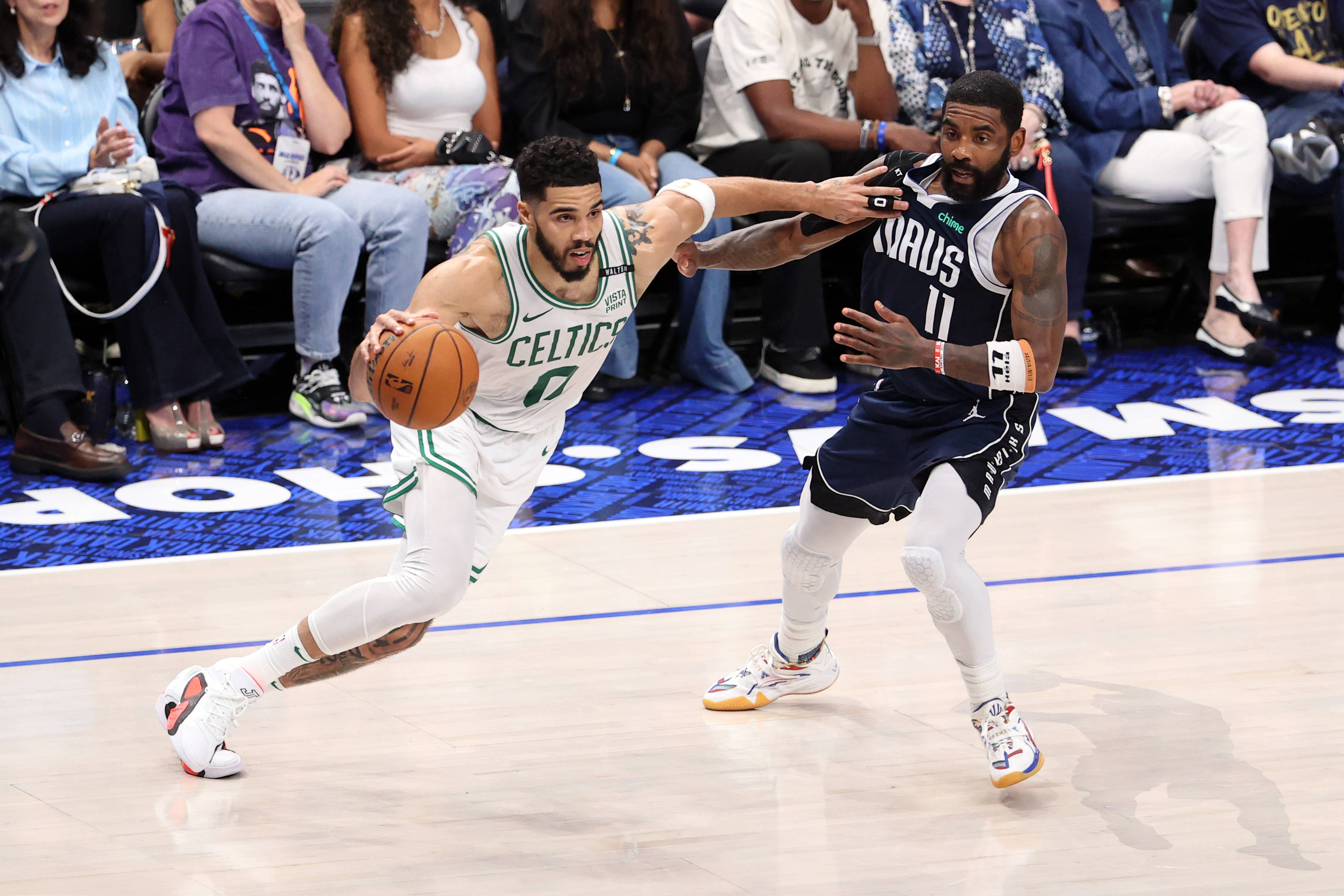 塔图姆在独行侠比赛中出色发挥，重要助攻引发热议！