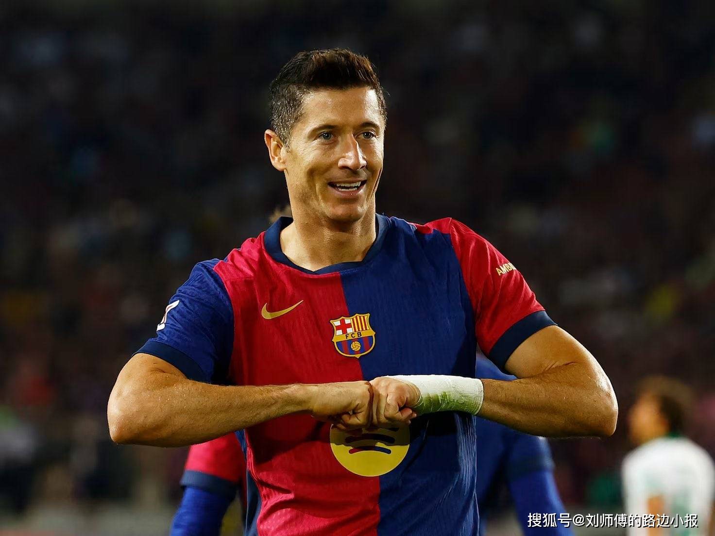 棋牌-莱万多夫斯基重返赛场，险胜首场状态出色，老鹰观众沸腾！-棋牌