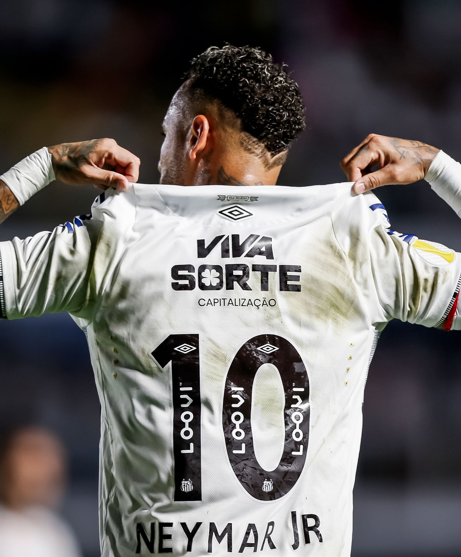 开云体育-内马尔意外战胜日本队，重返赛场引爆全场！-开云体育