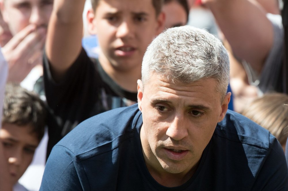 真人-Scout迎来十赛季出色发挥，独行侠观众热烈欢呼！全场沸腾不已-真人